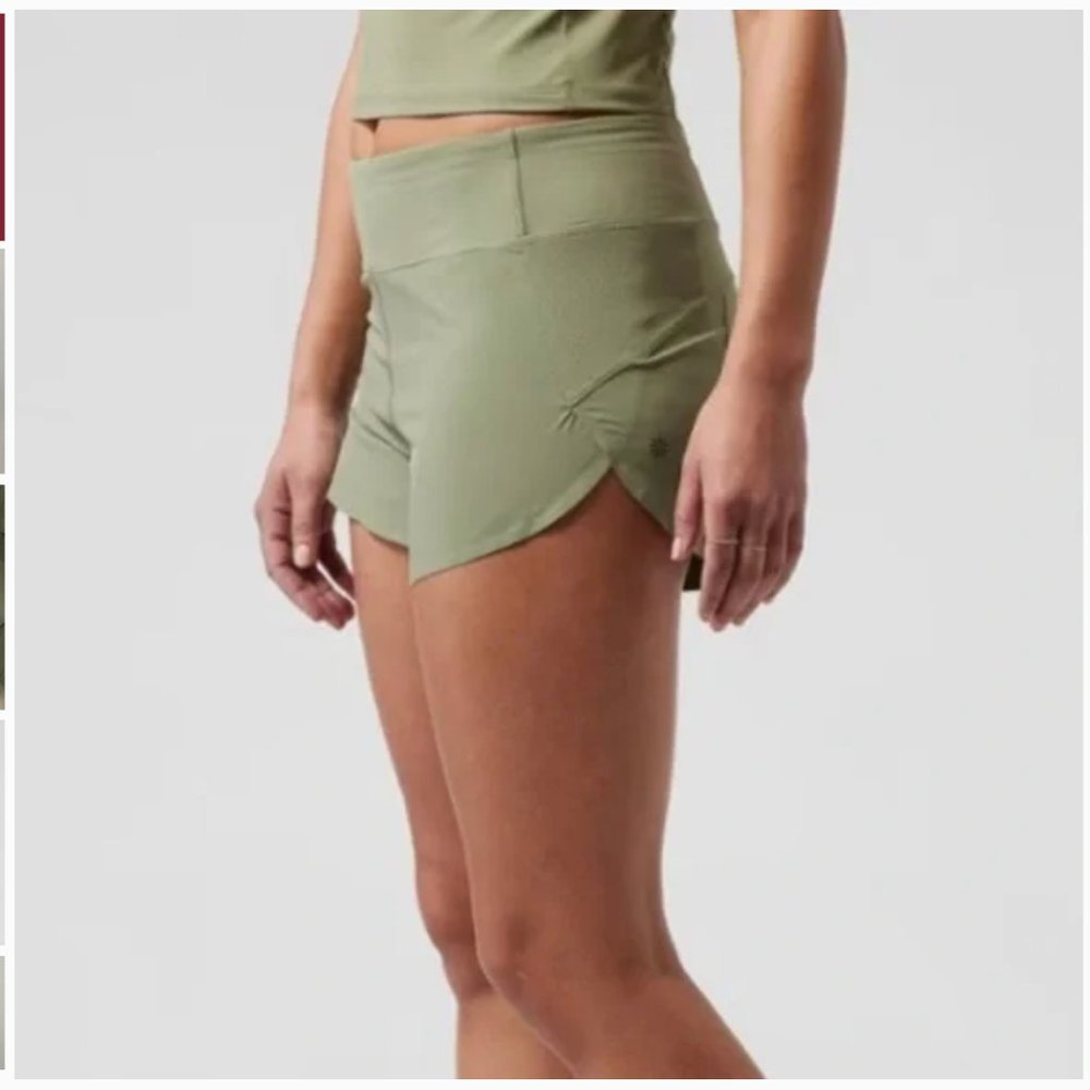 Athleta Run With It Shorts Size Medium 4.5" Eucalyptus Olive